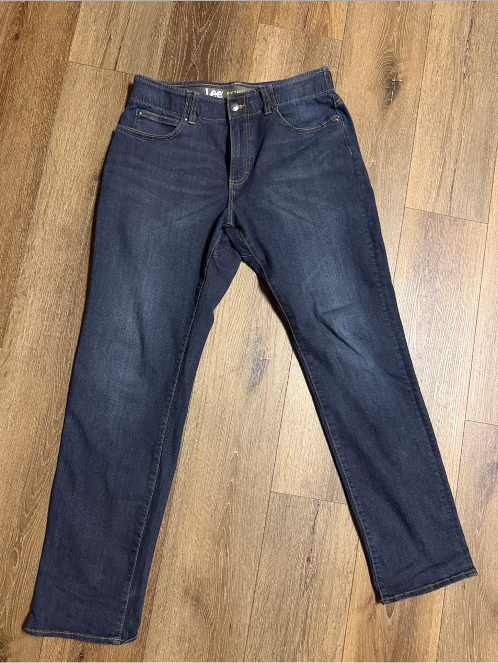 Like New Men's Lee extreme motion athletic fit Dark Blue Jeans